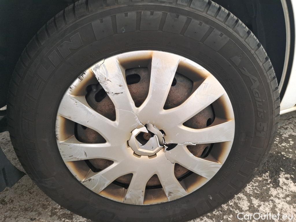  Renault  Trafic RENAULT  4p Combi Zen L2 Energy dCi 125 8 places #47