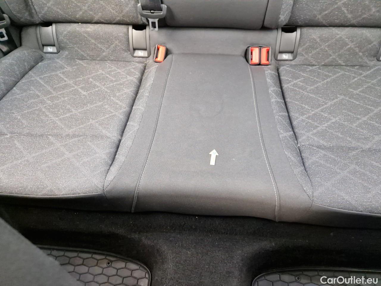  Volkswagen  Golf  1.0 TSI Life #44