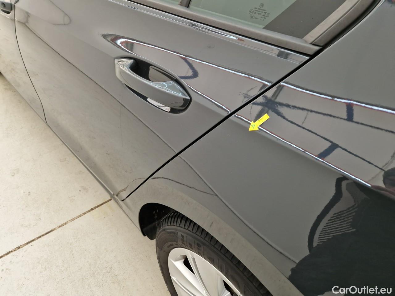  Volkswagen  Golf  1.0 TSI Life #36