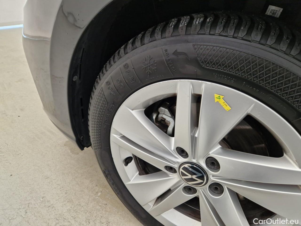  Volkswagen  Golf  1.0 TSI Life #8