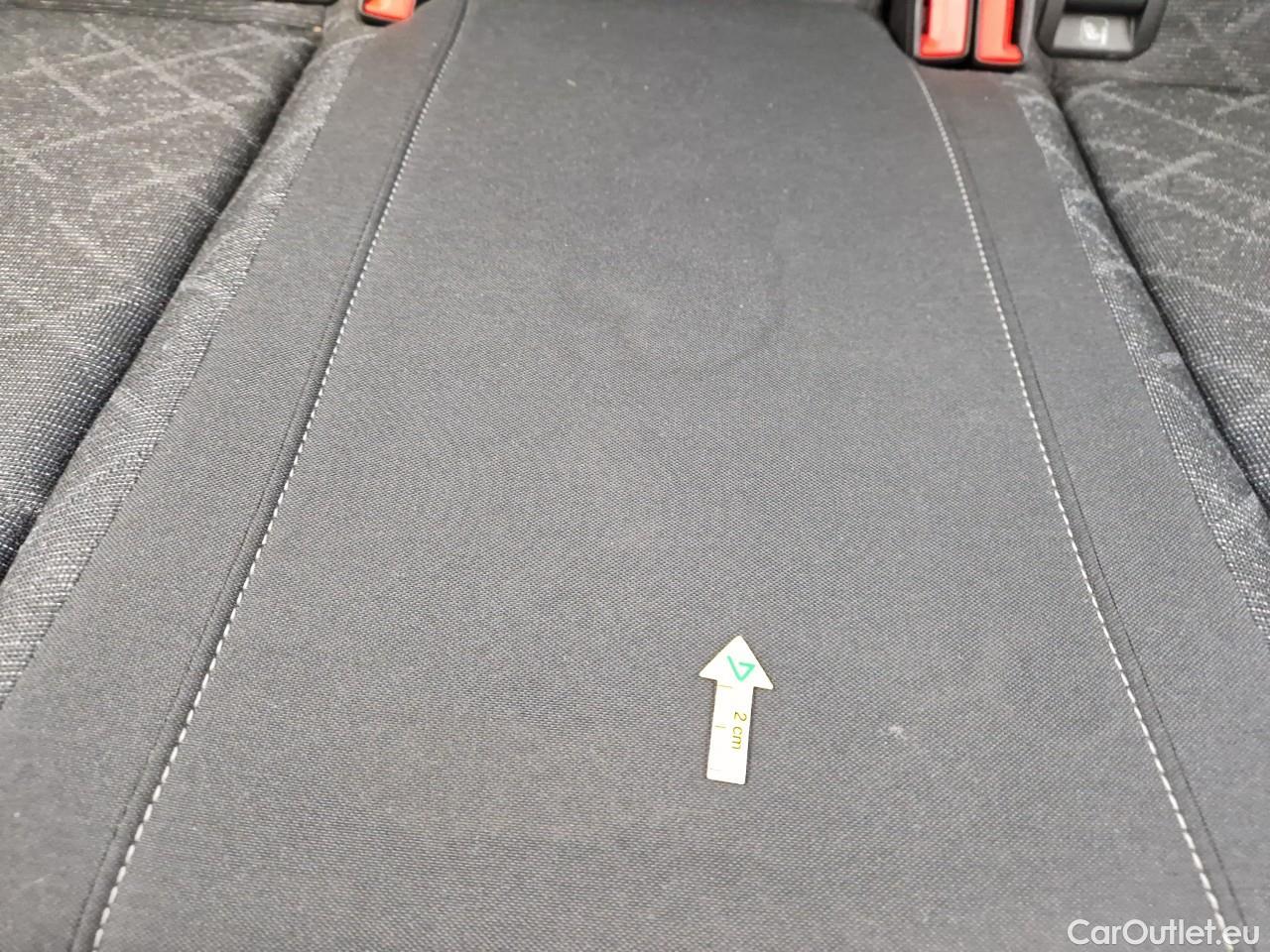  Volkswagen  Golf  1.0 TSI Life #45