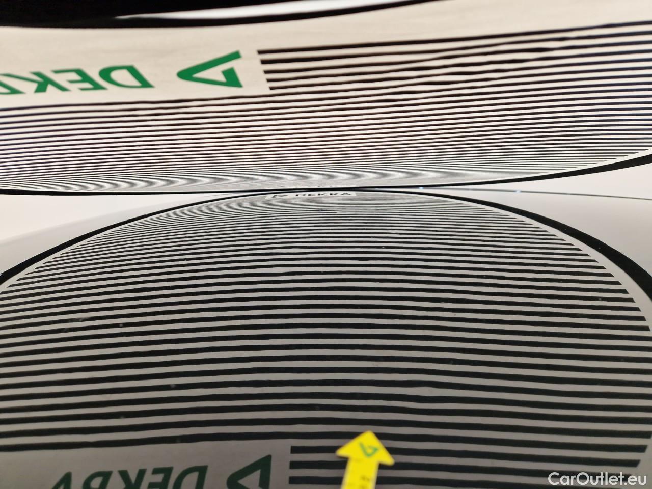  Volkswagen  Golf  1.0 TSI Life #42