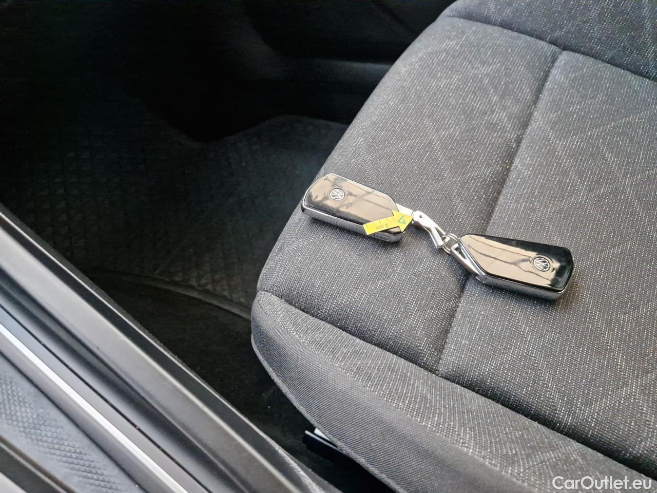  Volkswagen  Golf  2.0 TDI 116HP DSG Life Variant #2