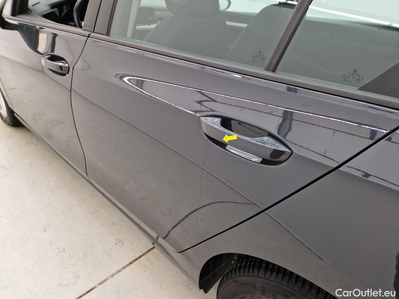  Volkswagen  Golf  1.0 TSI Life #39