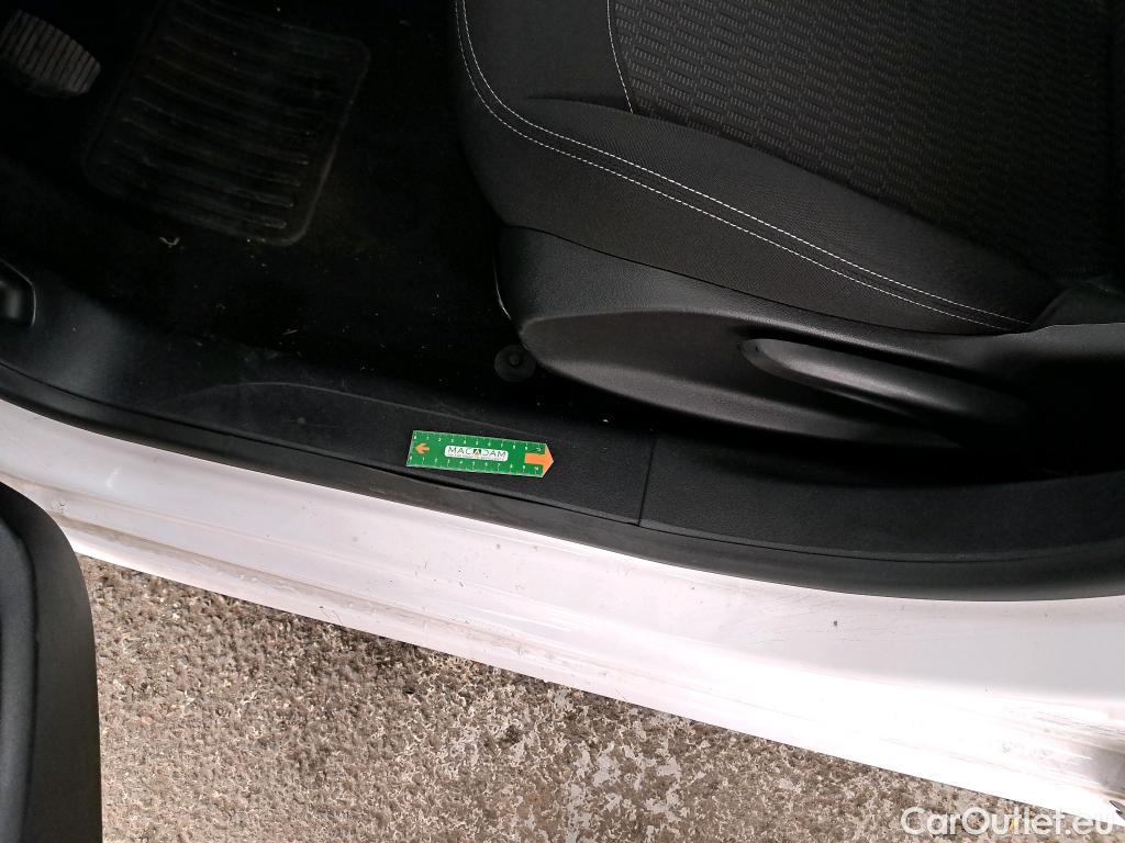  Peugeot  208  Active 1.6 HDi 75CV BVM5 E6 #33