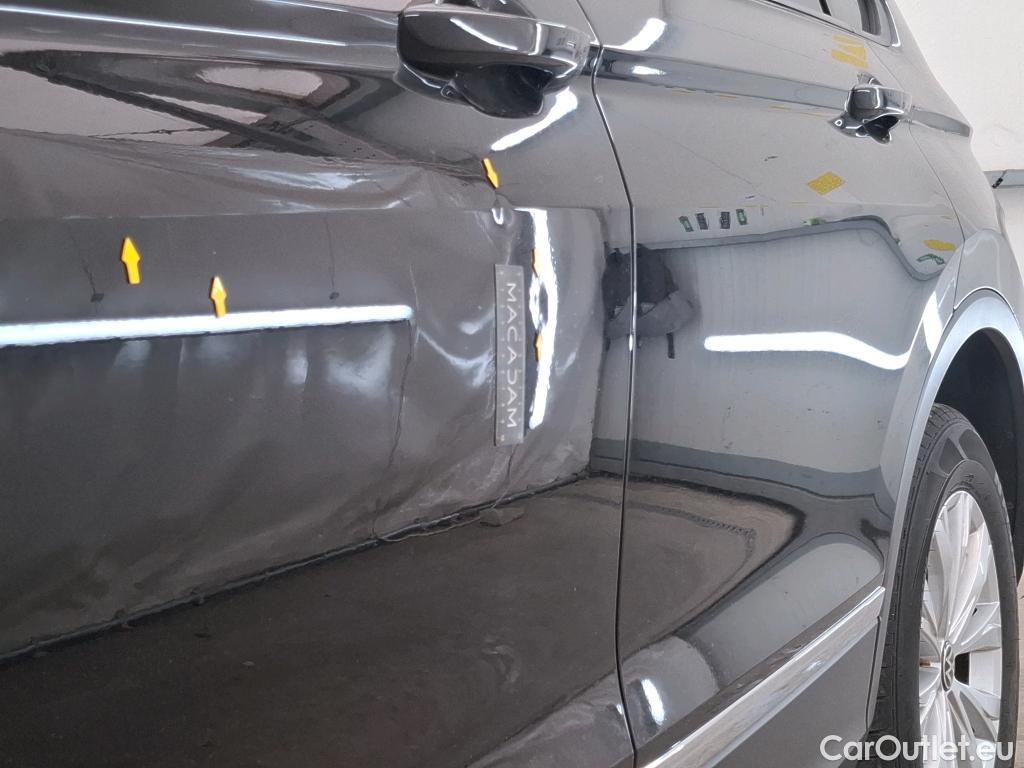  Volkswagen  Tiguan VOLKSWAGEN  / 2020 / 5P / SUV 1.4 eHybrid 245 DSG6 Life Business #15