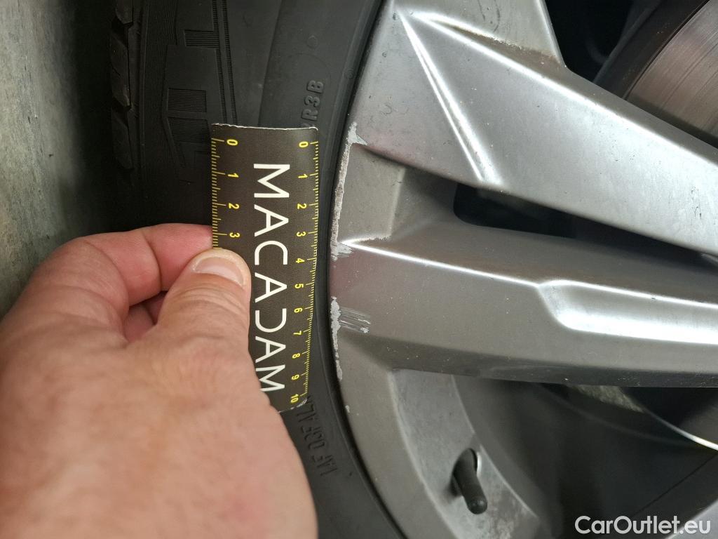  Volkswagen  Tiguan VOLKSWAGEN  / 2020 / 5P / SUV 2.0 TDI 150 DSG7 R-Line #2