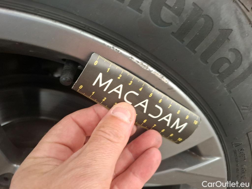  Volkswagen  Tiguan VOLKSWAGEN  / 2020 / 5P / SUV 2.0 TDI 150 DSG7 R-Line #9