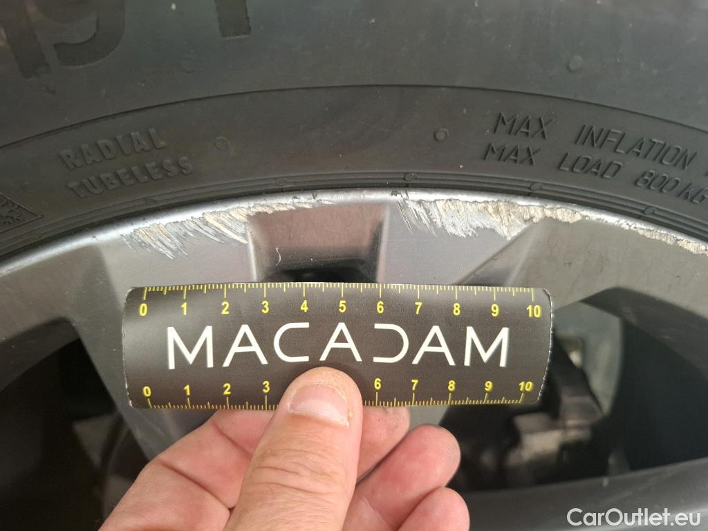  Volkswagen  Tiguan VOLKSWAGEN  / 2020 / 5P / SUV 2.0 TDI 150 DSG7 R-Line #3