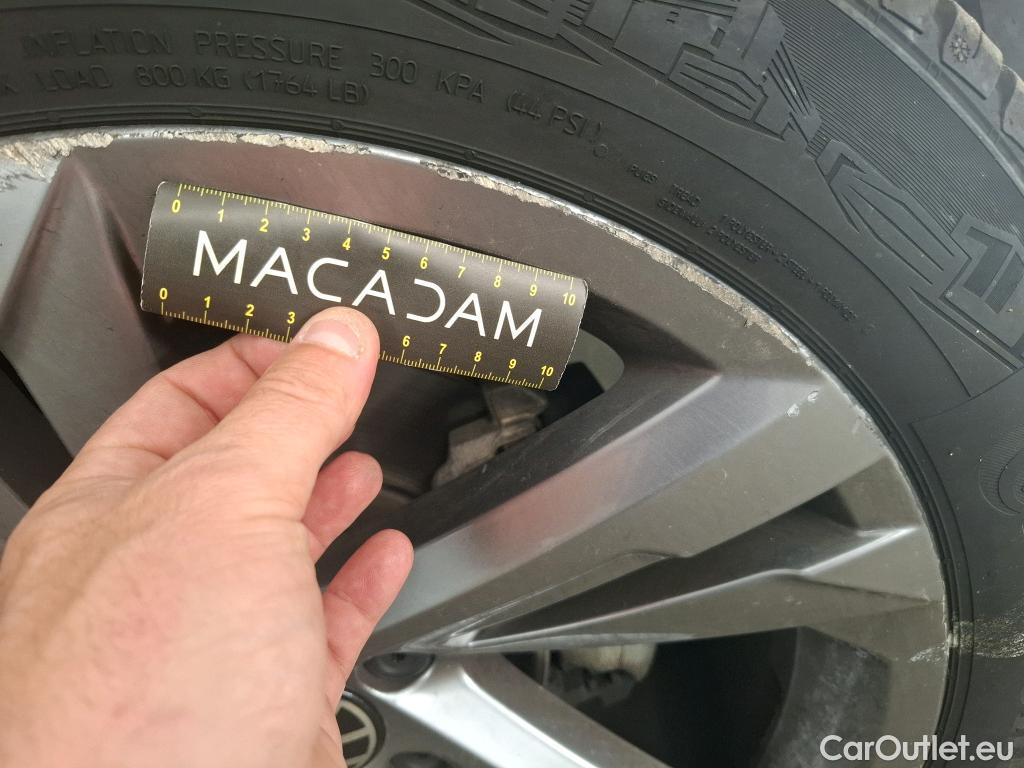  Volkswagen  Tiguan VOLKSWAGEN  / 2020 / 5P / SUV 2.0 TDI 150 DSG7 R-Line #4