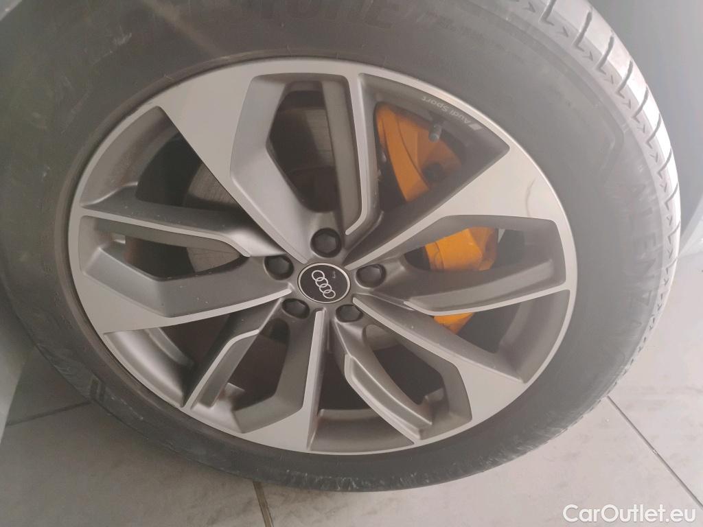  Audi  E-TRON AUDI  Sportback / 2019 / 5P / todoterreno Black line 55 quattro #5