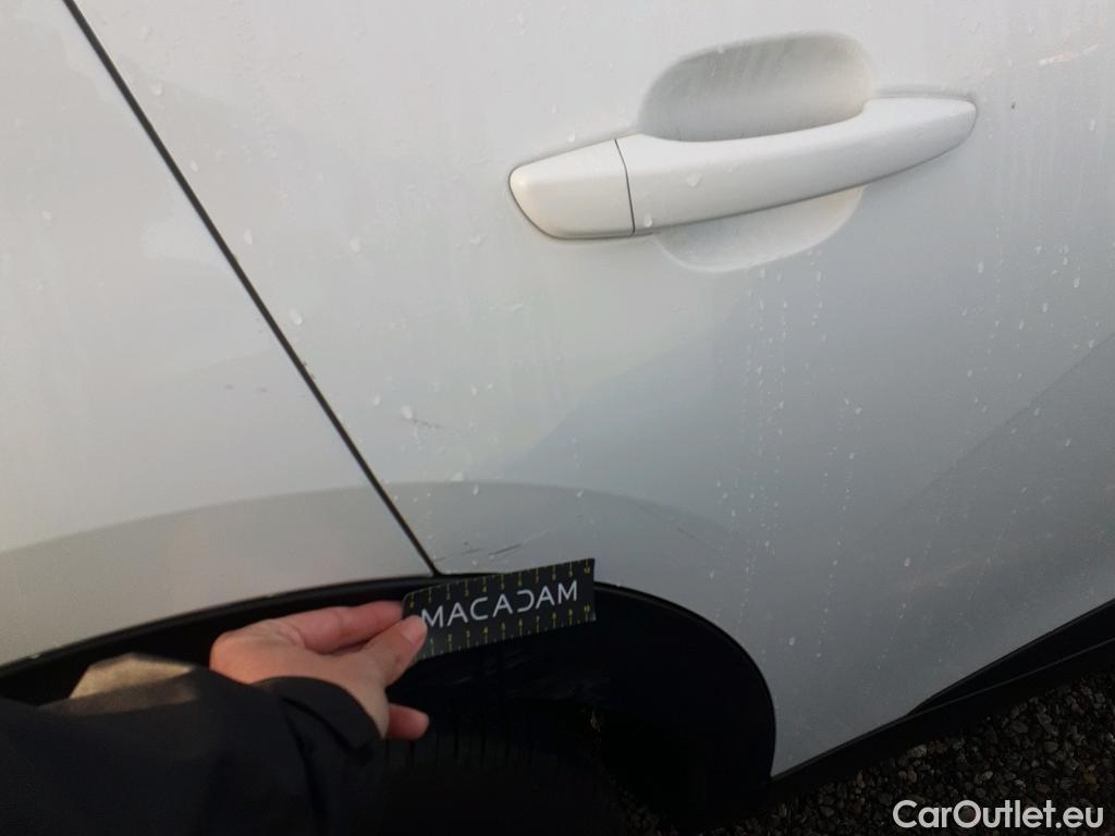  Peugeot  2008 PEUGEOT  / 2019 / 5P / todoterreno Active Pack BlueHDI 81kW (110CV) #13