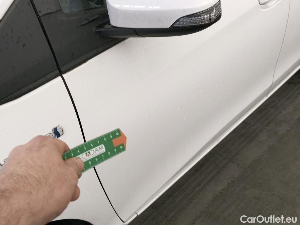  Toyota  Yaris TOYOTA  / 2017 / 5P / berlina con portón 1.5 100H Active #14