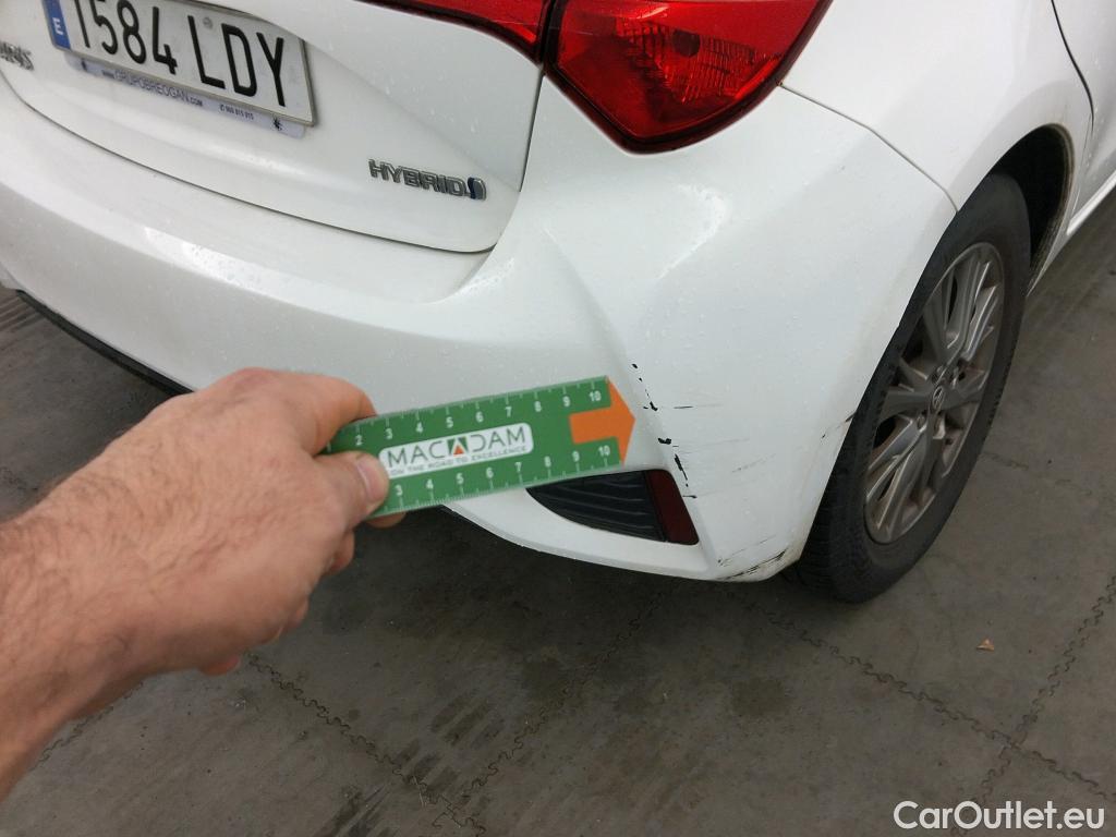  Toyota  Yaris TOYOTA  / 2017 / 5P / berlina con portón 1.5 100H Active #21