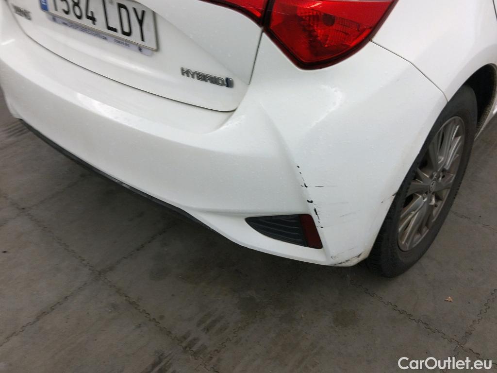  Toyota  Yaris TOYOTA  / 2017 / 5P / berlina con portón 1.5 100H Active #20