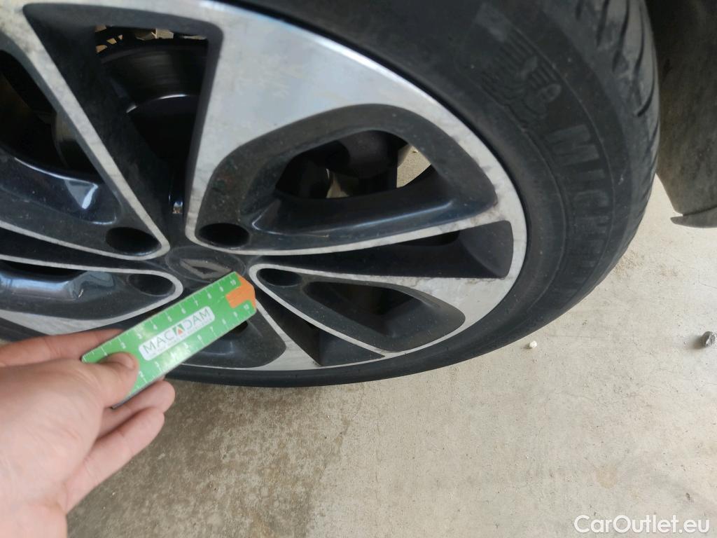  Renault  Megane RENAULT MÉGANE 5p 3G familiar Sp. Tou. Bose Energy dCi 130 S&S Euro 6 #6