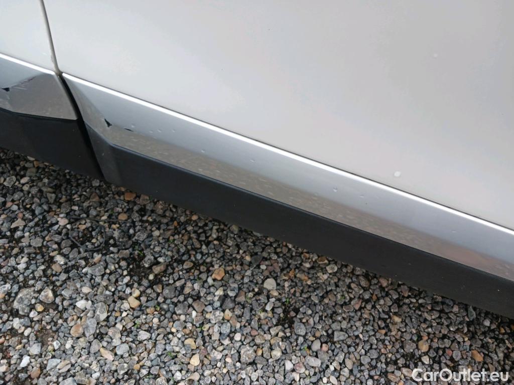  Peugeot  2008 PEUGEOT  / 2019 / 5P / todoterreno Allure BlueHDI 130 S&S EAT8 #32