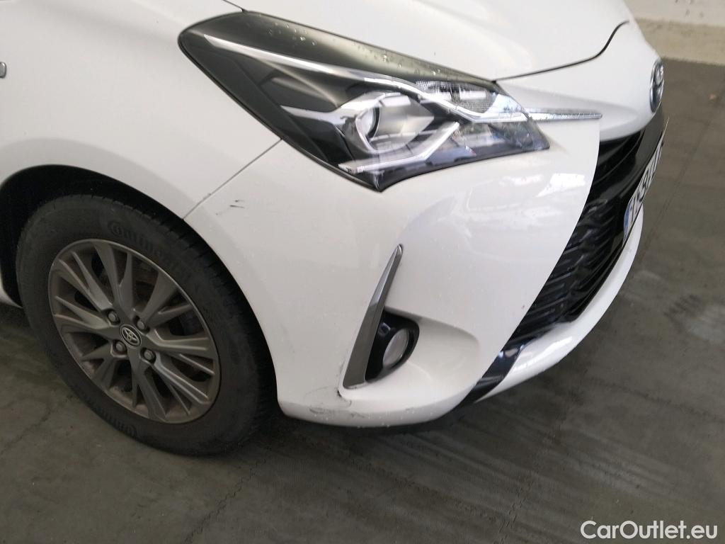  Toyota  Yaris TOYOTA  / 2017 / 5P / berlina con portón 1.5 100H Active #18