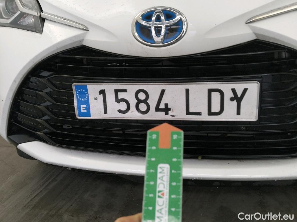  Toyota  Yaris TOYOTA  / 2017 / 5P / berlina con portón 1.5 100H Active #25
