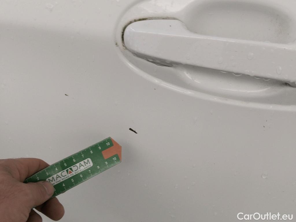  Toyota  Yaris TOYOTA  / 2017 / 5P / berlina con portón 1.5 100H Active #31