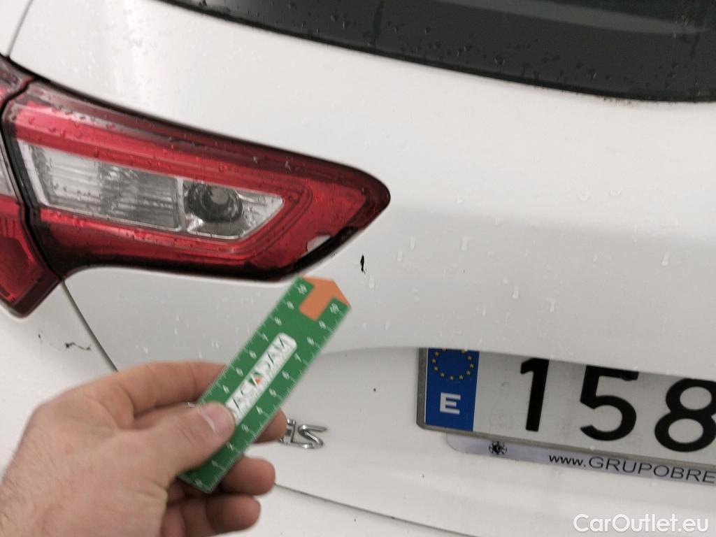  Toyota  Yaris TOYOTA  / 2017 / 5P / berlina con portón 1.5 100H Active #27