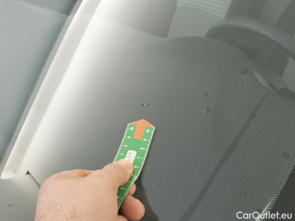  Toyota  Yaris TOYOTA  / 2017 / 5P / berlina con portón 1.5 100H Active #2