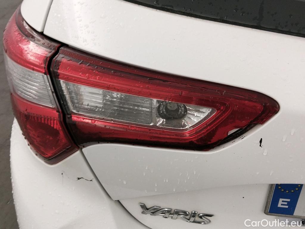  Toyota  Yaris TOYOTA  / 2017 / 5P / berlina con portón 1.5 100H Active #5