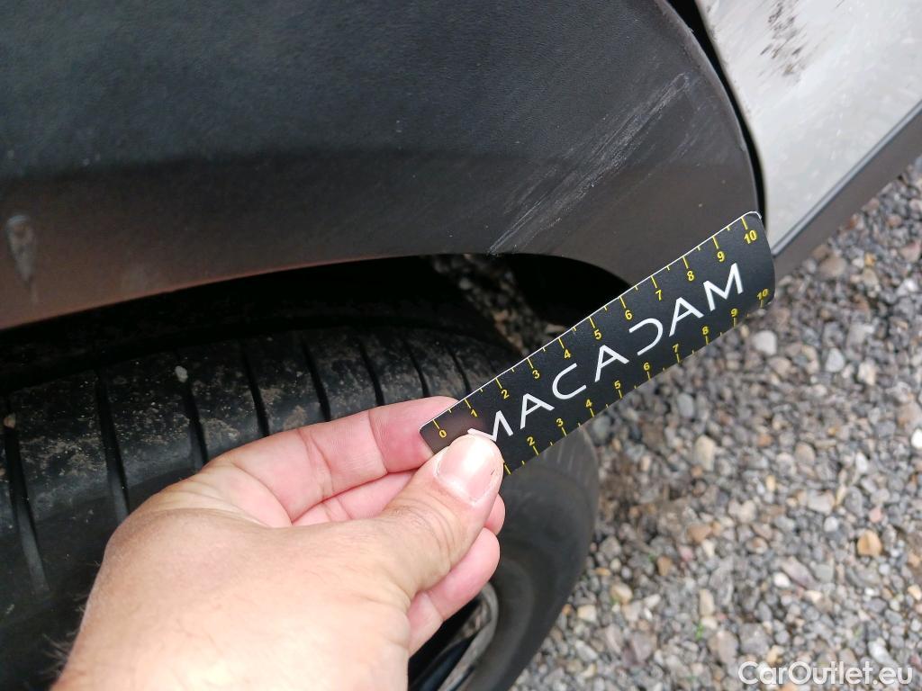  Peugeot  2008 PEUGEOT  / 2019 / 5P / todoterreno Allure BlueHDI 130 S&S EAT8 #41