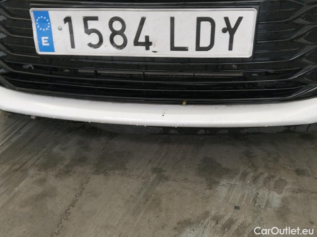  Toyota  Yaris TOYOTA  / 2017 / 5P / berlina con portón 1.5 100H Active #28