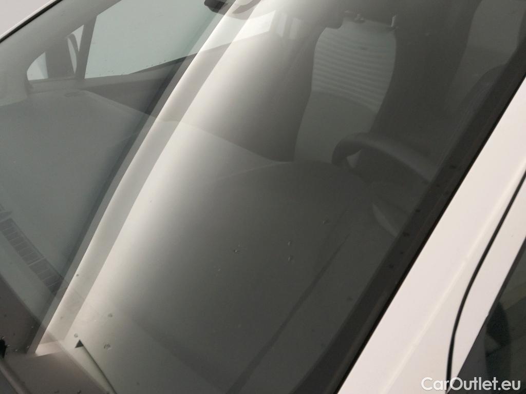  Toyota  Yaris TOYOTA  / 2017 / 5P / berlina con portón 1.5 100H Active #1