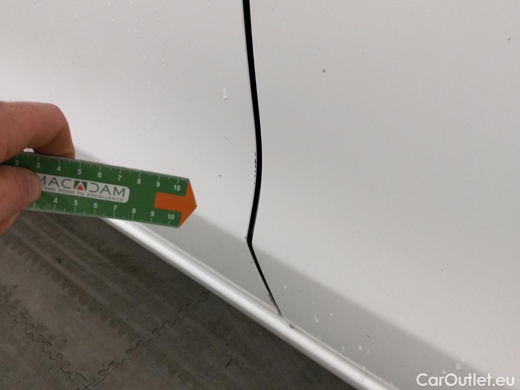  Toyota  Yaris TOYOTA  / 2017 / 5P / berlina con portón 1.5 100H Active #13