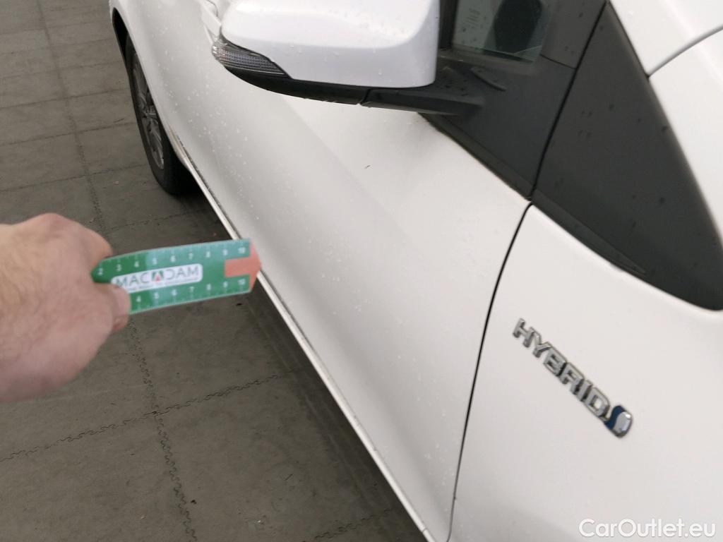  Toyota  Yaris TOYOTA  / 2017 / 5P / berlina con portón 1.5 100H Active #15