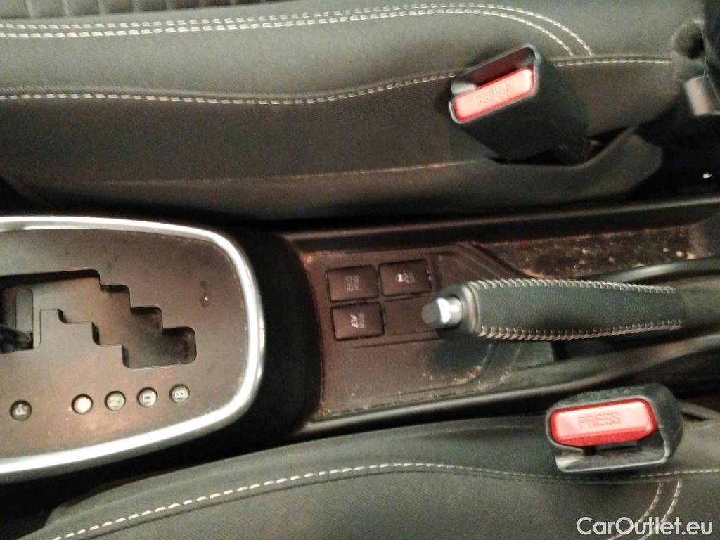  Toyota  Yaris TOYOTA  / 2017 / 5P / berlina con portón 1.5 100H Active #9