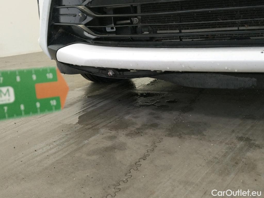  Toyota  Yaris TOYOTA  / 2017 / 5P / berlina con portón 1.5 100H Active #23