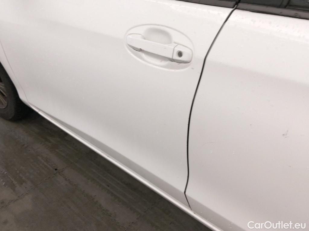  Toyota  Yaris TOYOTA  / 2017 / 5P / berlina con portón 1.5 100H Active #12