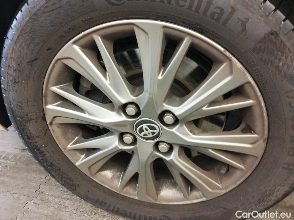  Toyota  Yaris TOYOTA  / 2017 / 5P / berlina con portón 1.5 100H Active #10