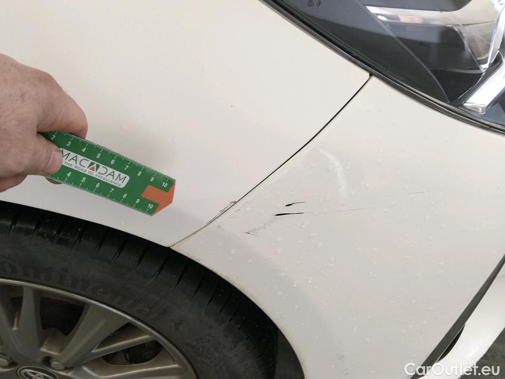  Toyota  Yaris TOYOTA  / 2017 / 5P / berlina con portón 1.5 100H Active #17