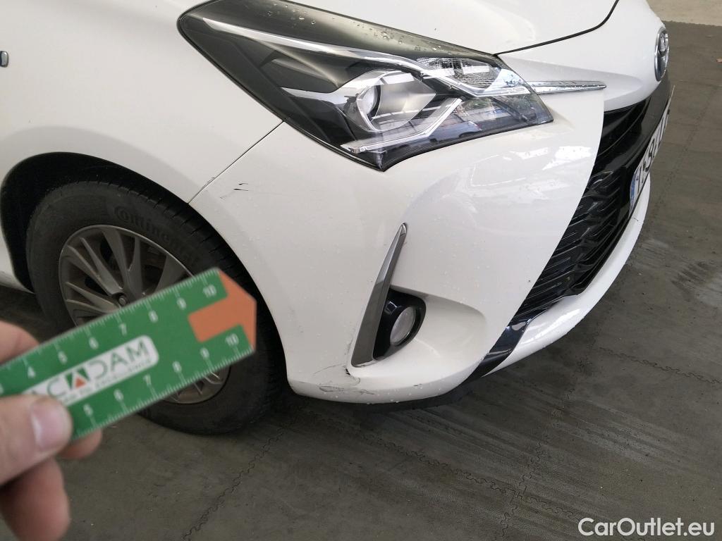  Toyota  Yaris TOYOTA  / 2017 / 5P / berlina con portón 1.5 100H Active #19