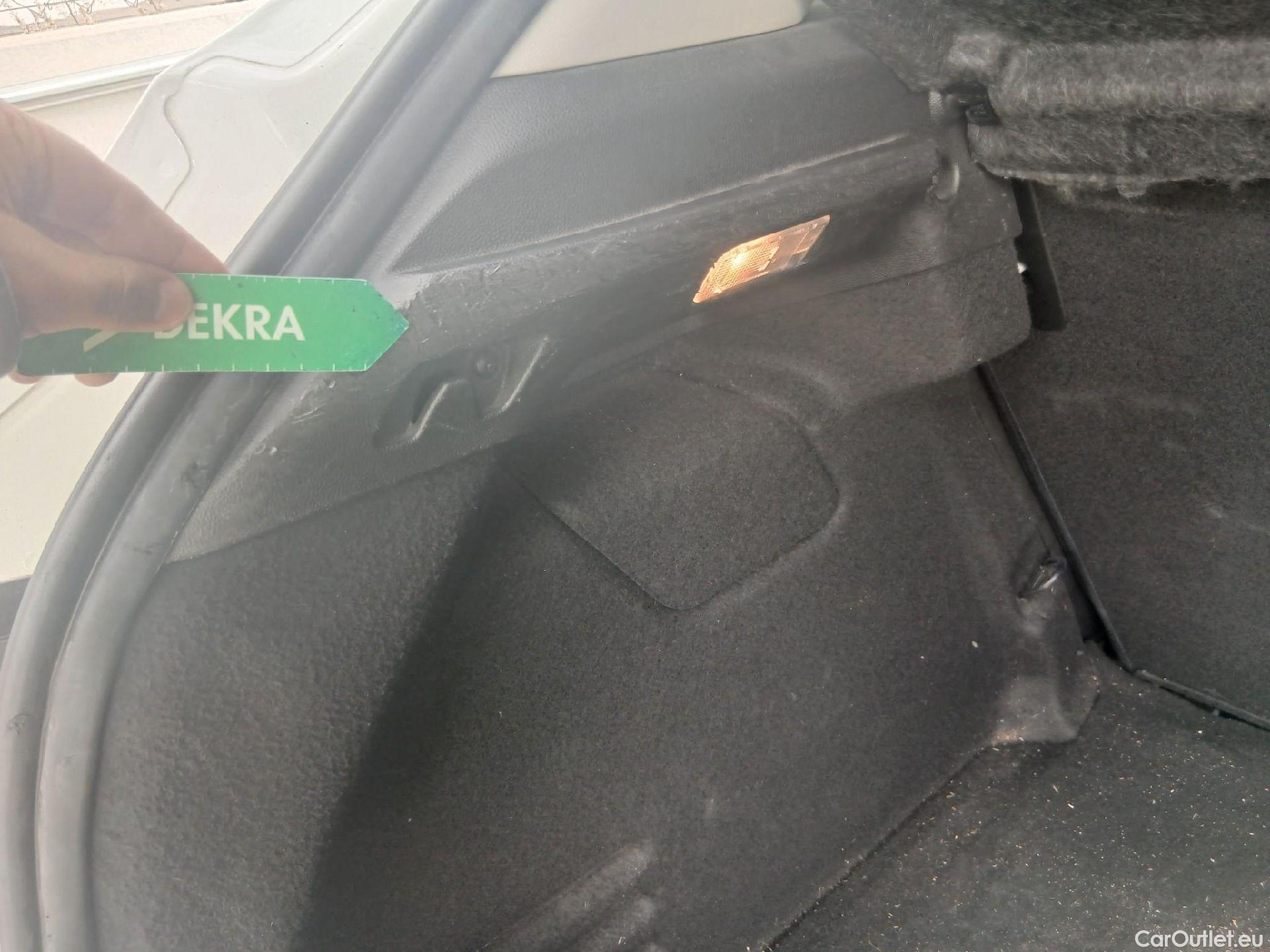  Renault  Megane RENAULT Mégane / 2020 / 5P / berlina con portón Intens Blue dCi 85 kW (115CV) #3