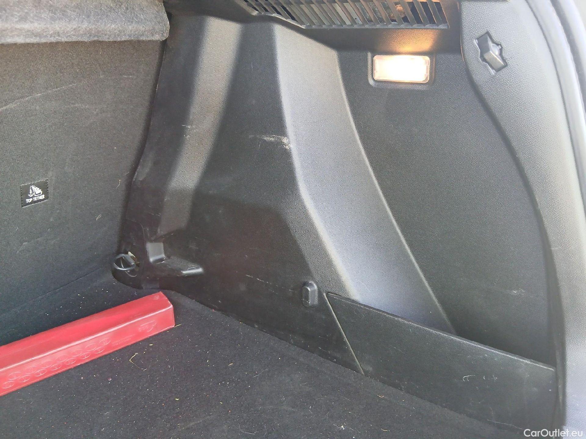  Peugeot  2008 PEUGEOT  / 2019 / 5P / todoterreno Active BlueHDI 81kW (110CV) #31