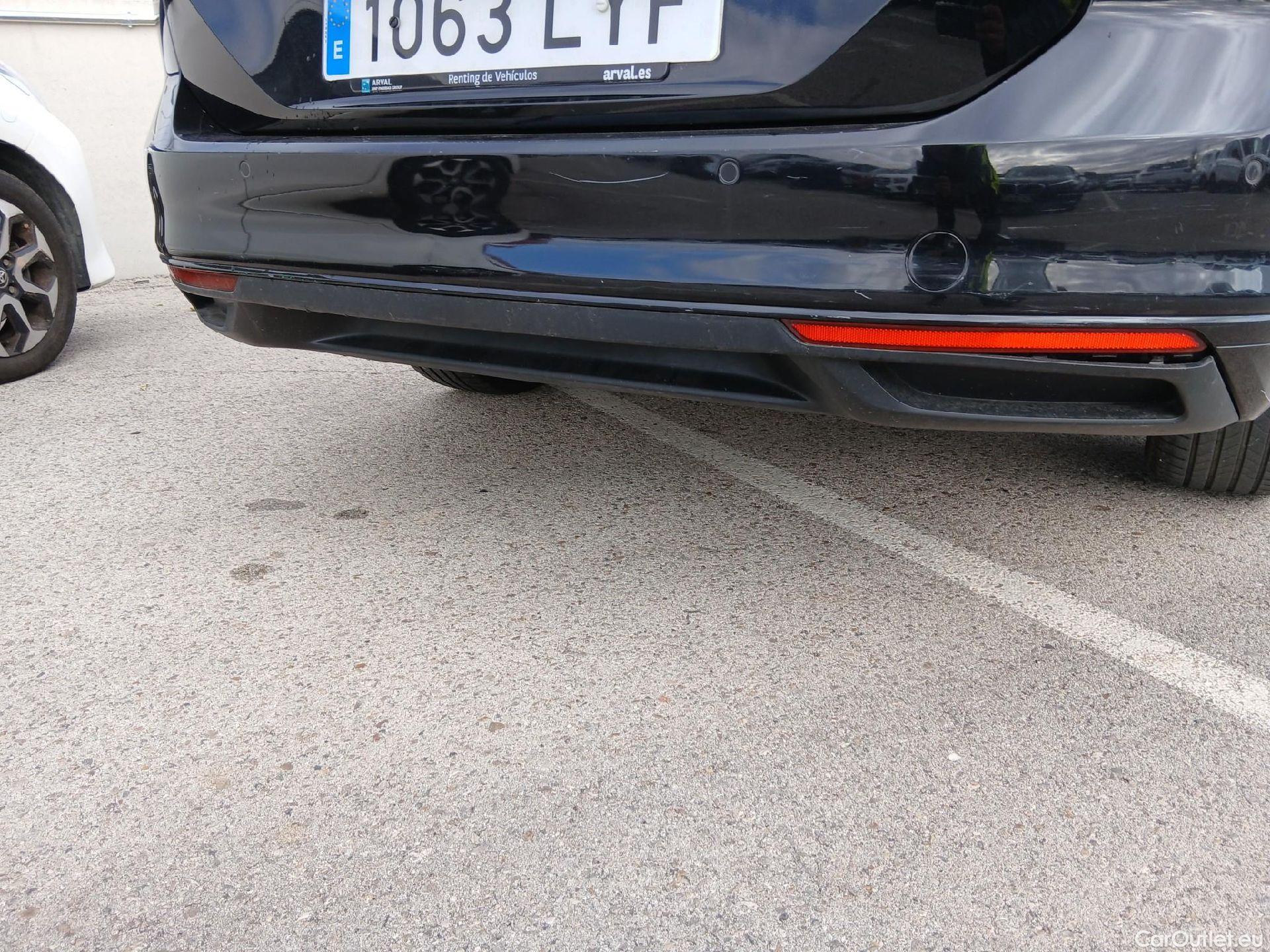  Volkswagen  Passat VOLKSWAGEN  / 2019 / 5P / familiar Variant Executive 2.0 TDI 110kW (150CV) #19