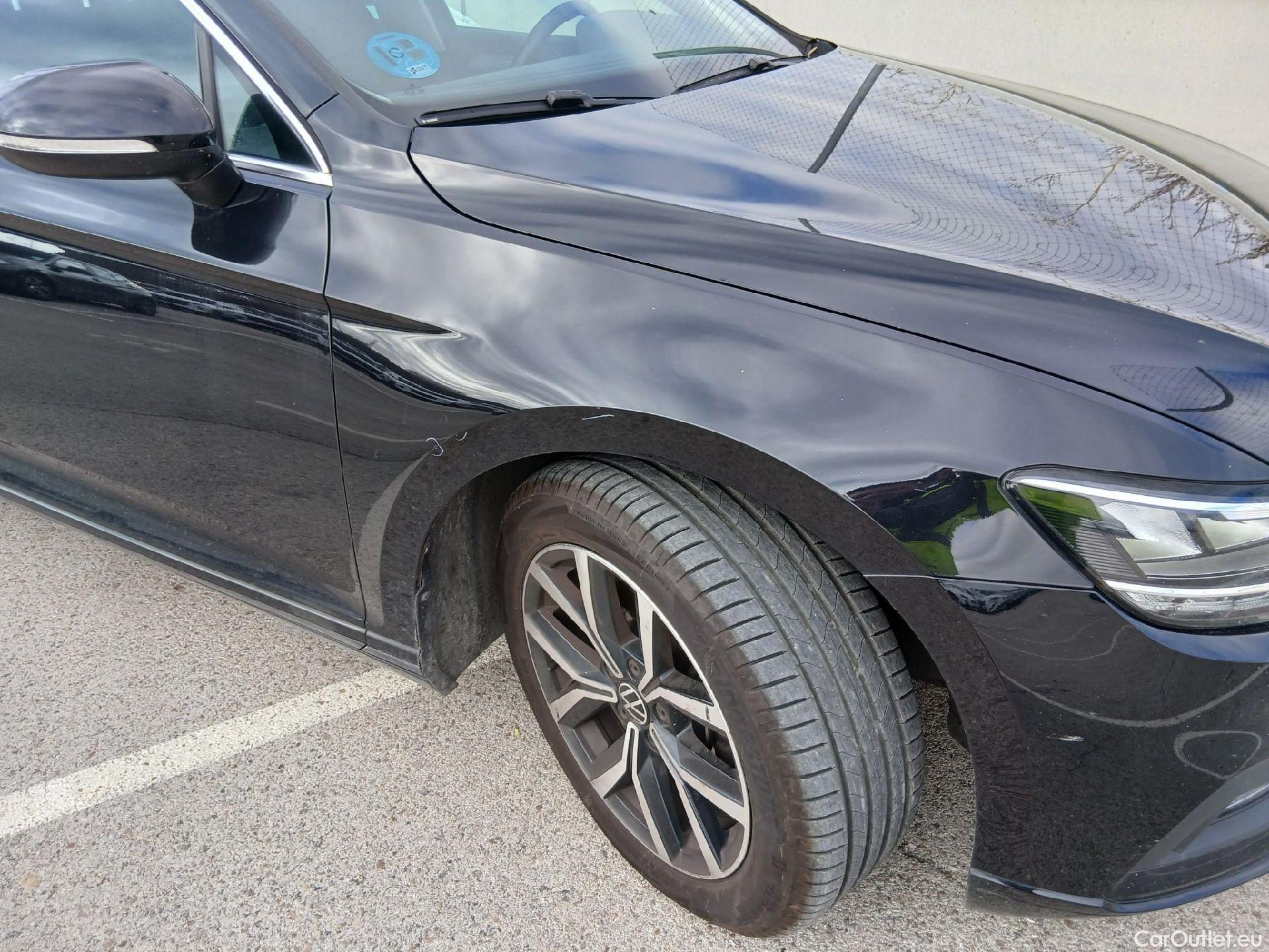  Volkswagen  Passat VOLKSWAGEN  / 2019 / 5P / familiar Variant Executive 2.0 TDI 110kW (150CV) #25