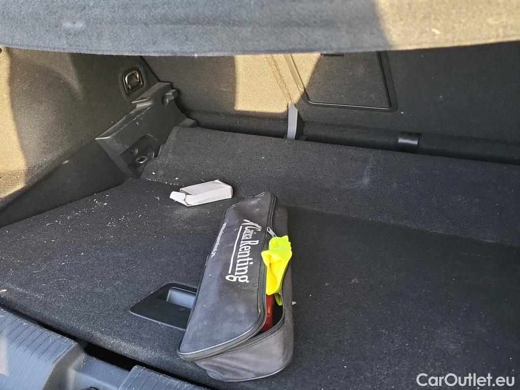  Volkswagen  T-ROC VOLKSWAGEN  / 2017 / 5P / todoterreno Advance 2.0 TDI 110kW (150CV) DSG (AC2) #17