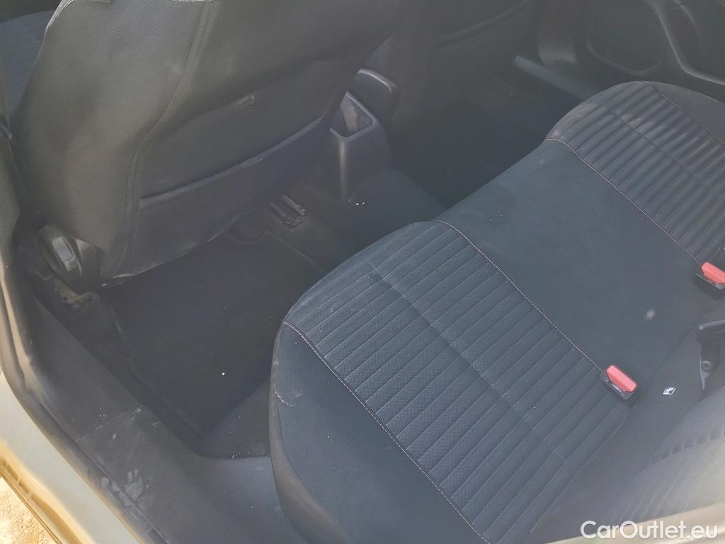  Peugeot  2008 PEUGEOT  / 2019 / 5P / todoterreno Active BlueHDI 81kW (110CV) #4