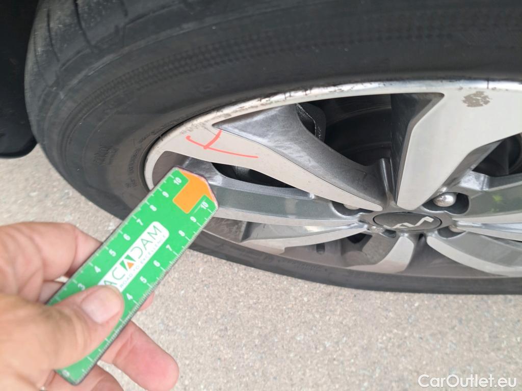  KIA  STONIC KIA  / 2017 / 5P / todoterreno 1.0 T-GDi 74kW (100CV) MHEV iMT Concept #10