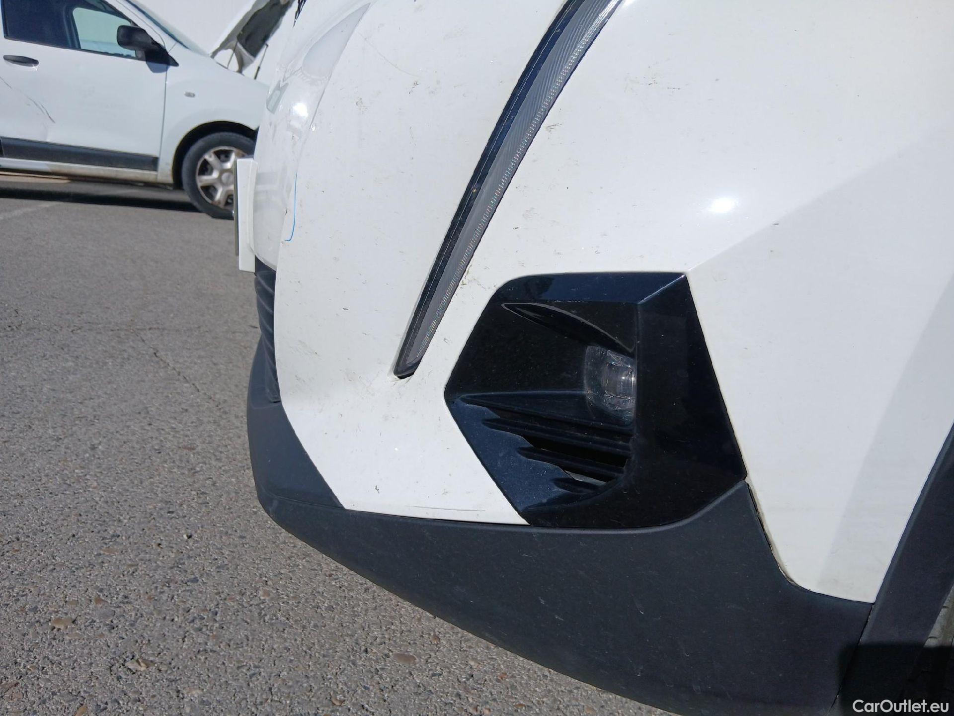  Peugeot  2008 PEUGEOT  / 2019 / 5P / todoterreno Active BlueHDI 81kW (110CV) #8