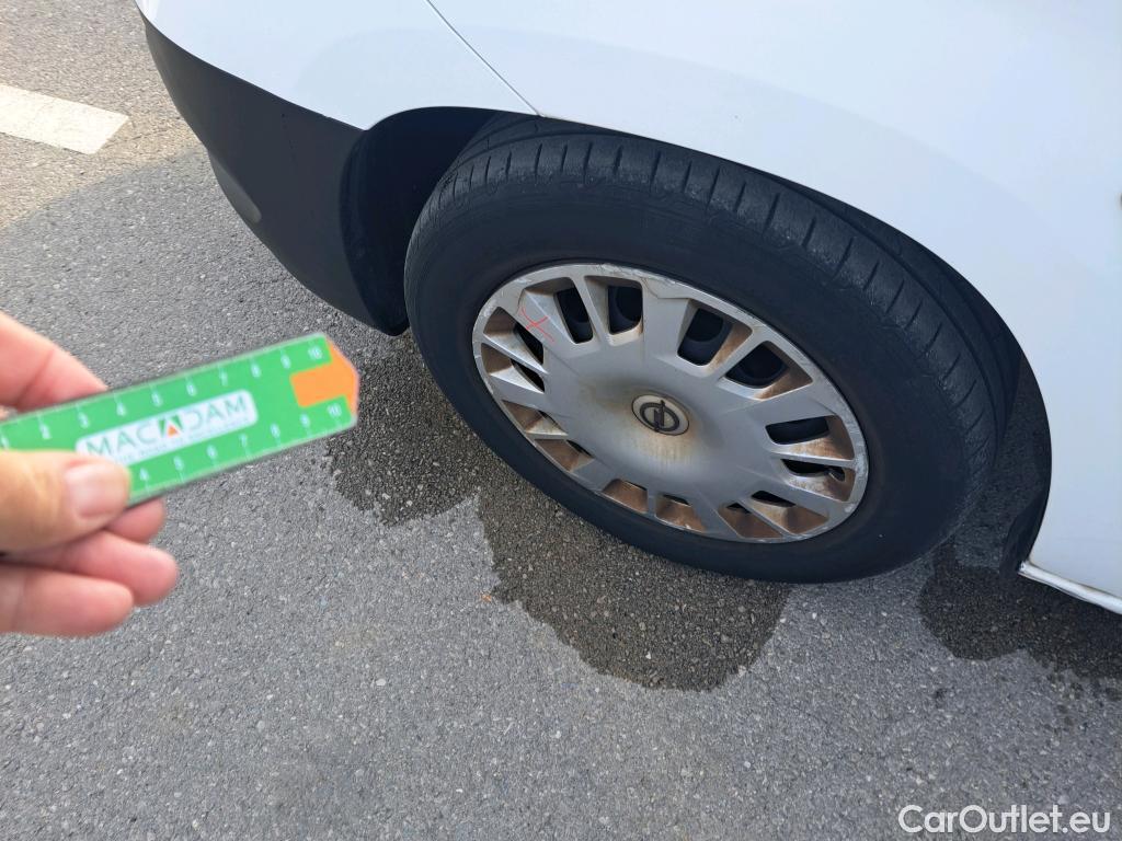  Opel  Combo OPEL  Life / 2018 / 5P / monovolumen 1.5 TD 75kW (100CV) S/S Expression XL #46