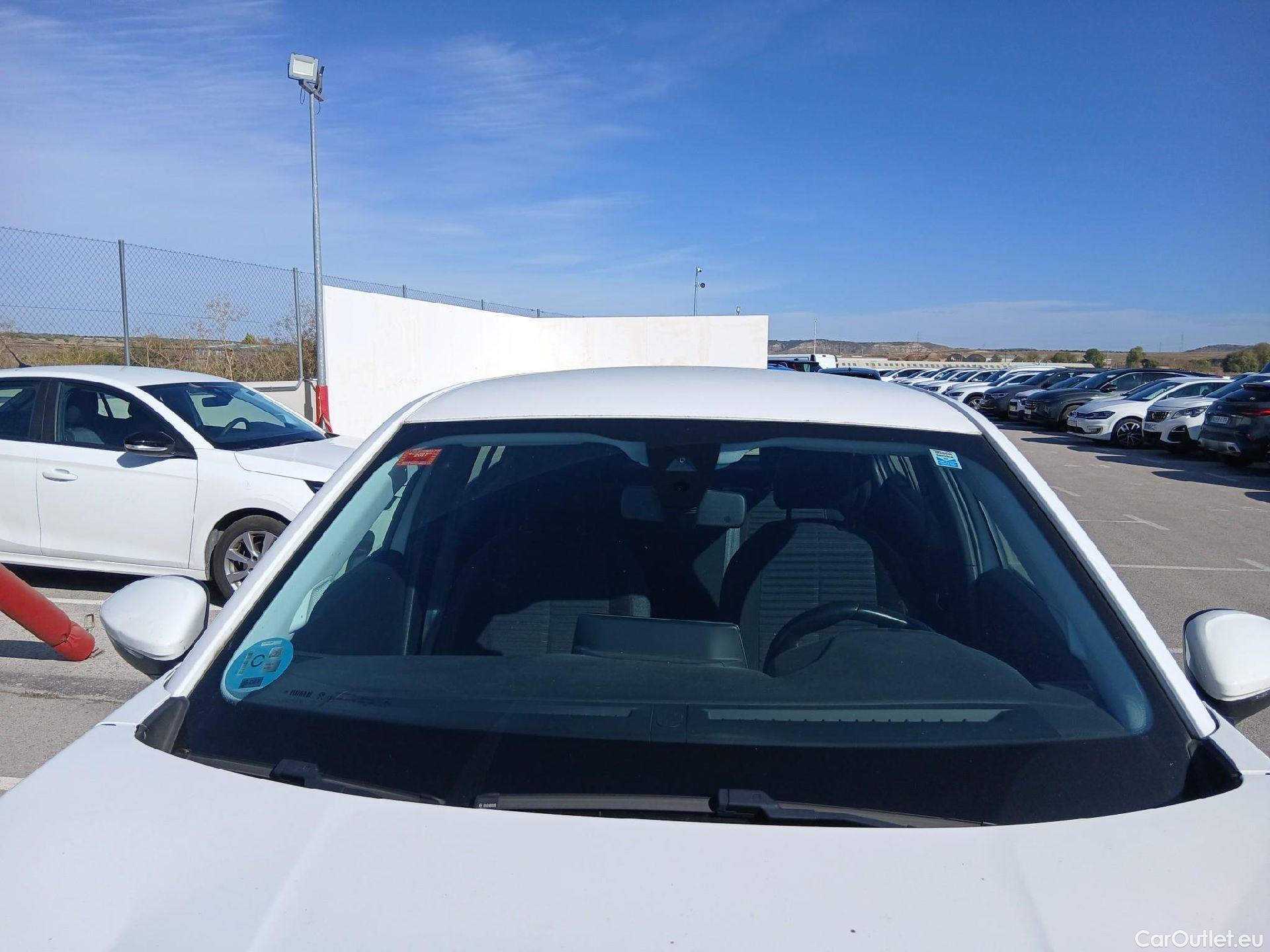  Peugeot  2008 PEUGEOT  / 2019 / 5P / todoterreno Active BlueHDI 81kW (110CV) #2