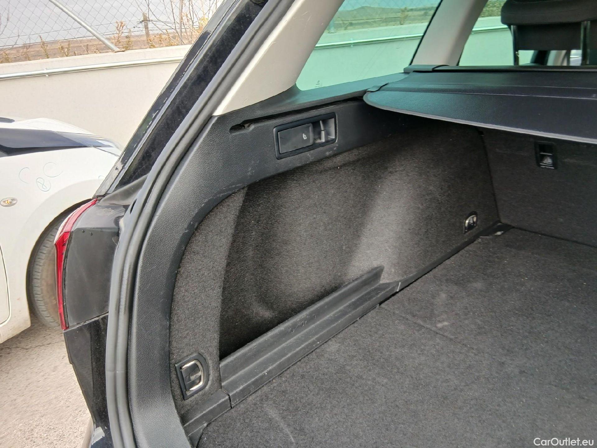  Volkswagen  Passat VOLKSWAGEN  / 2019 / 5P / familiar Variant Executive 2.0 TDI 110kW (150CV) #31