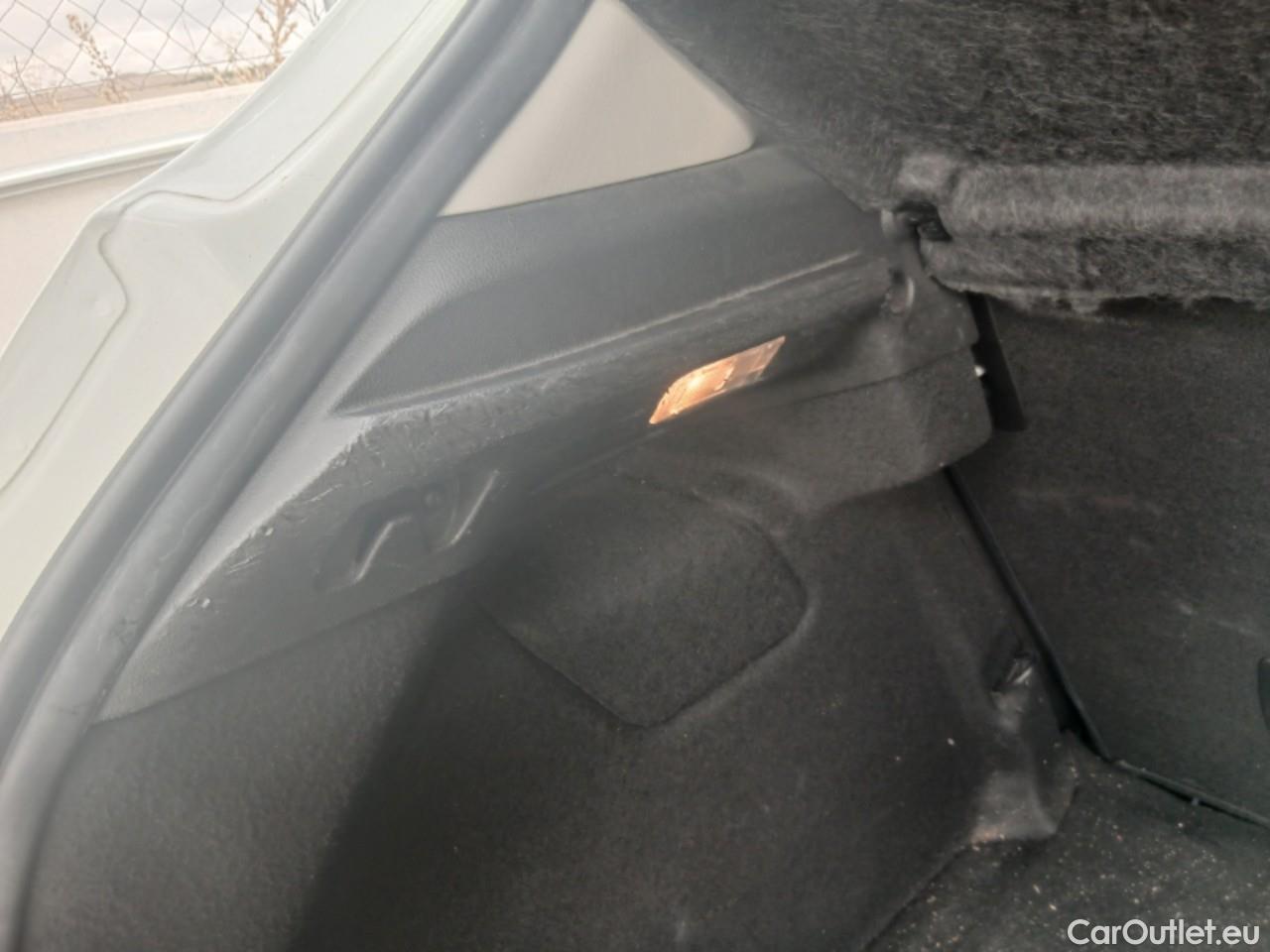  Renault  Megane RENAULT Mégane / 2020 / 5P / berlina con portón Intens Blue dCi 85 kW (115CV) #4